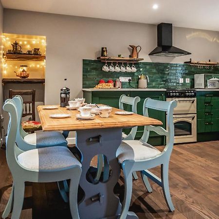 Luxury Cottage With Mountain View'S Cononbridge エクステリア 写真