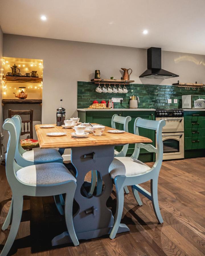Luxury Cottage With Mountain View'S Cononbridge エクステリア 写真