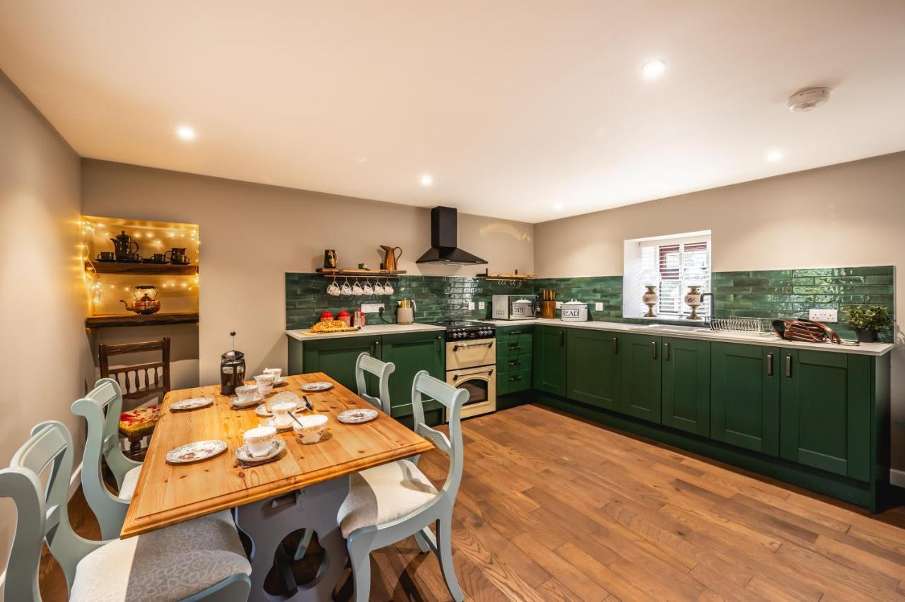 Luxury Cottage With Mountain View'S Cononbridge エクステリア 写真