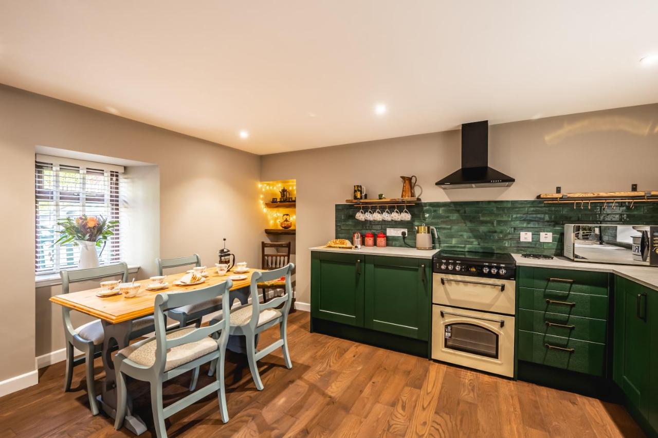 Luxury Cottage With Mountain View'S Cononbridge エクステリア 写真