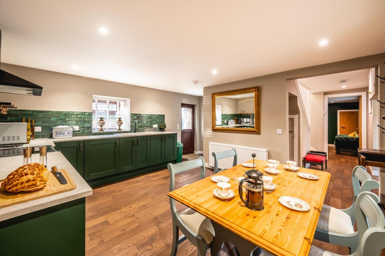 Luxury Cottage With Mountain View'S Cononbridge エクステリア 写真