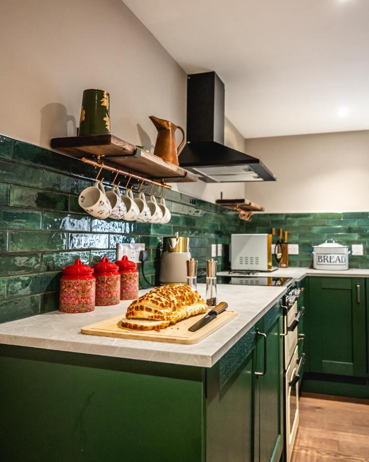 Luxury Cottage With Mountain View'S Cononbridge エクステリア 写真